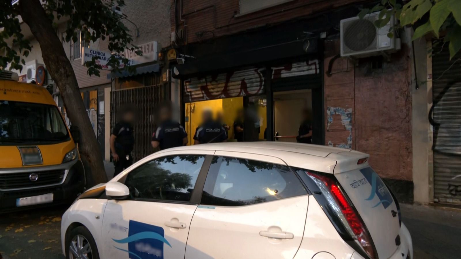 El after ilegal con licencia de cafetería de Carabanchel continúa abierto