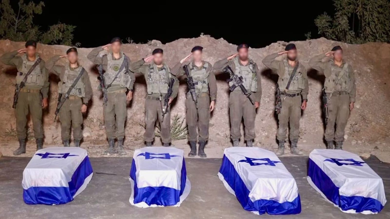 Las tropas de las FDI reciben los restos de los rehenes muertos