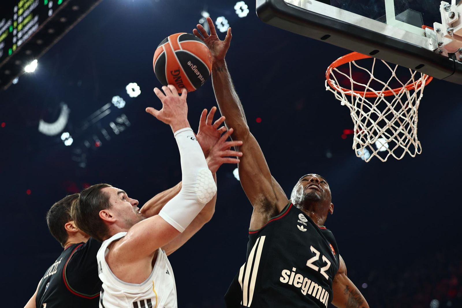 Hezonja ante el Bayern