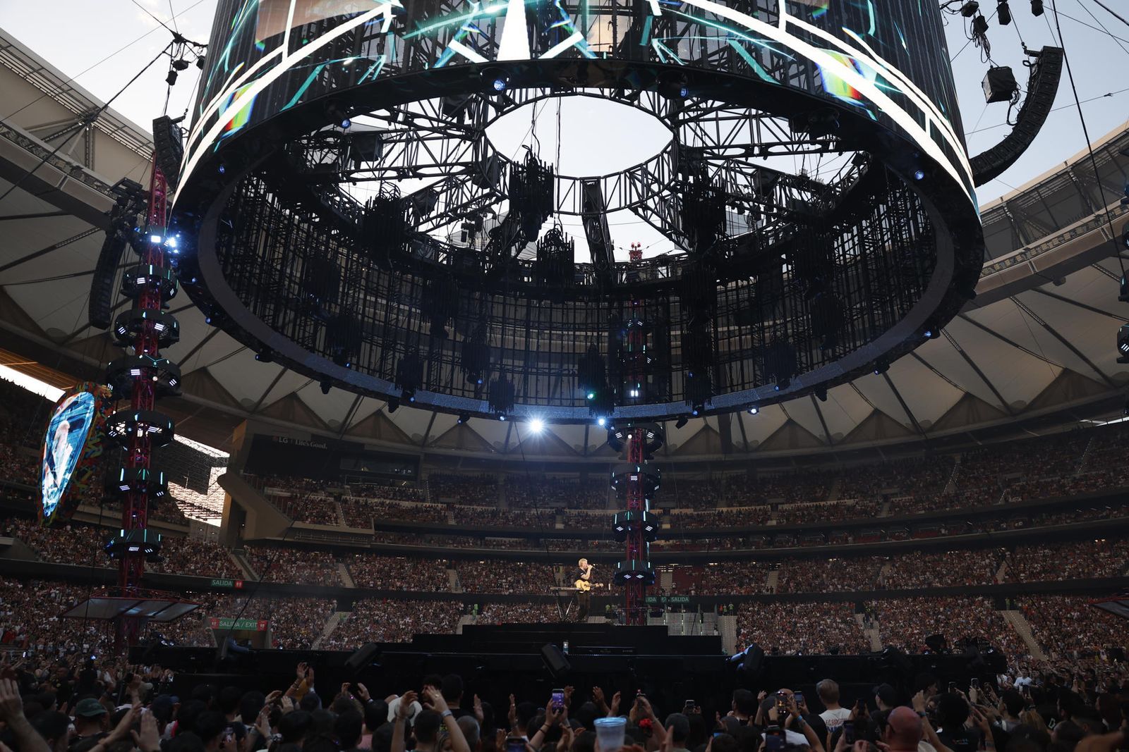 Ed Sheeran durante el concierto que ofreció  en el estadio Metropolitano, en Madrid