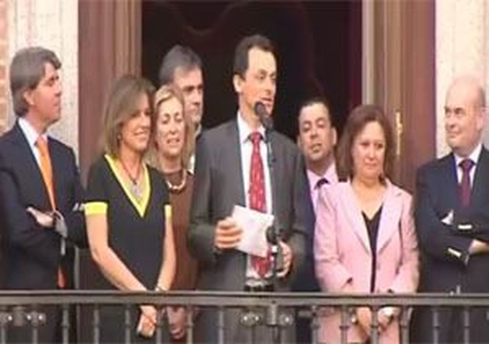 Duque anima a vivir las fiestas con la "chulería y arrojo" madrileños