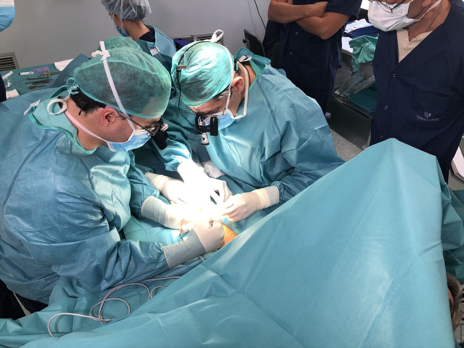 Intervención quirúrgica en un hospital madrileño