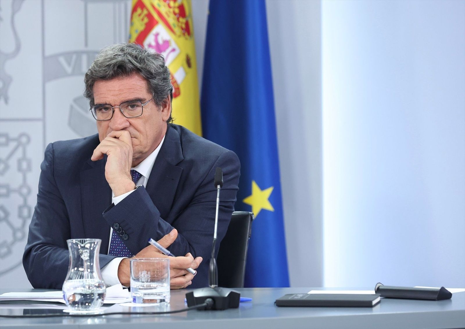 Escrivá anuncia su intención de negociar con los agentes sociales las nuevas cotizaciones sociales