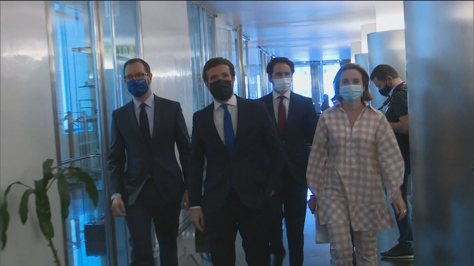 La oposición denuncia las cesiones a los nacionalistas y Casado califica las negociaciones como "un bazar"