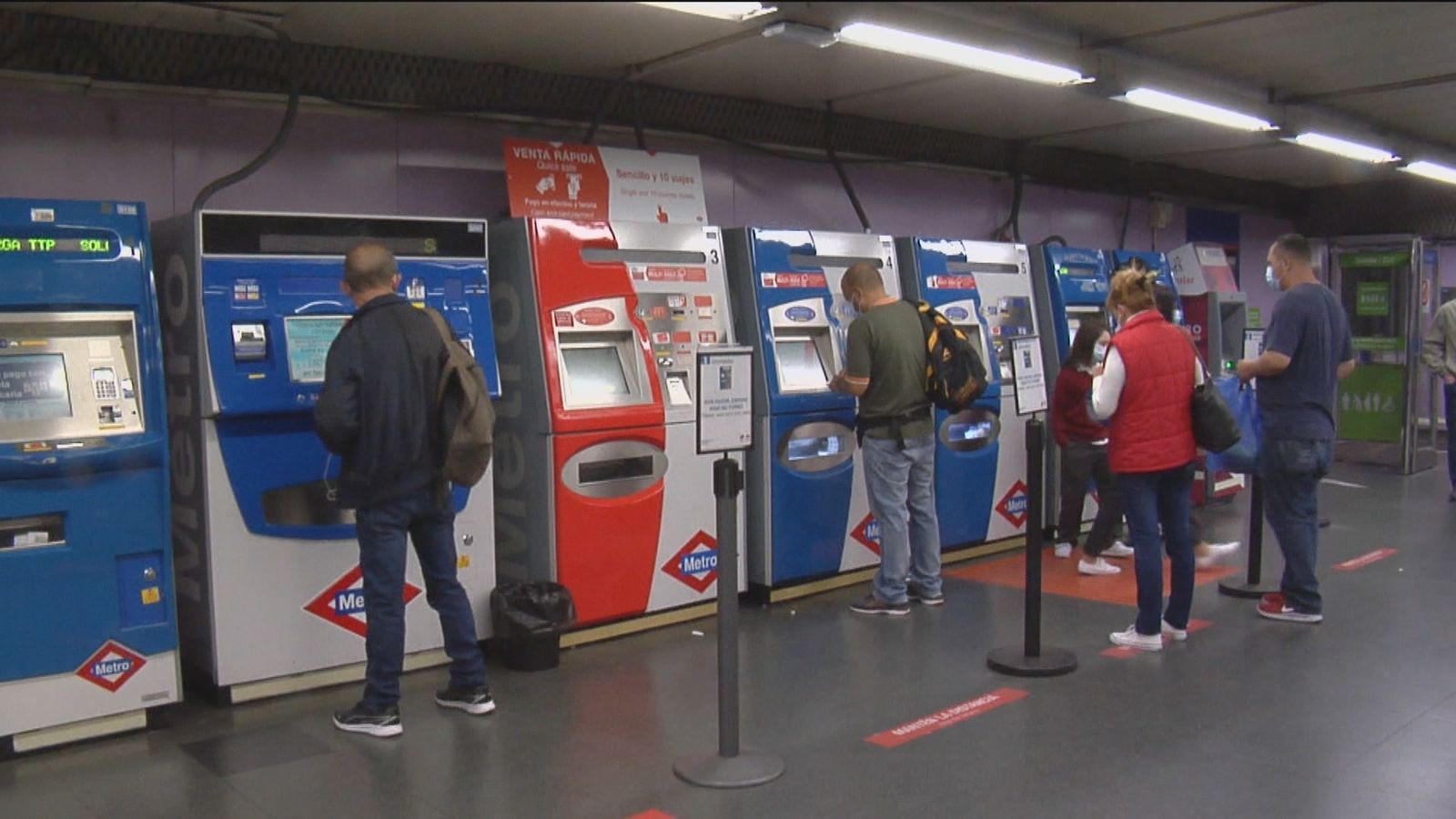 Máquinas expendedoras en el Metro