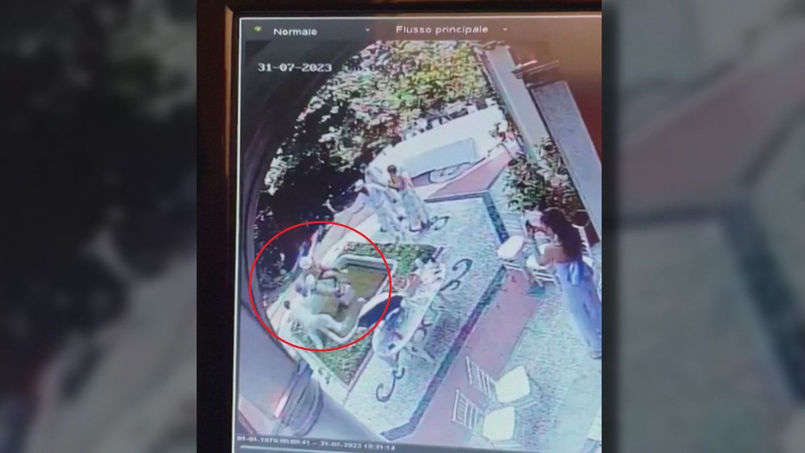 Nueva 'turistada' en Italia: destrozan una escultura de 150 años por hacerse un selfie