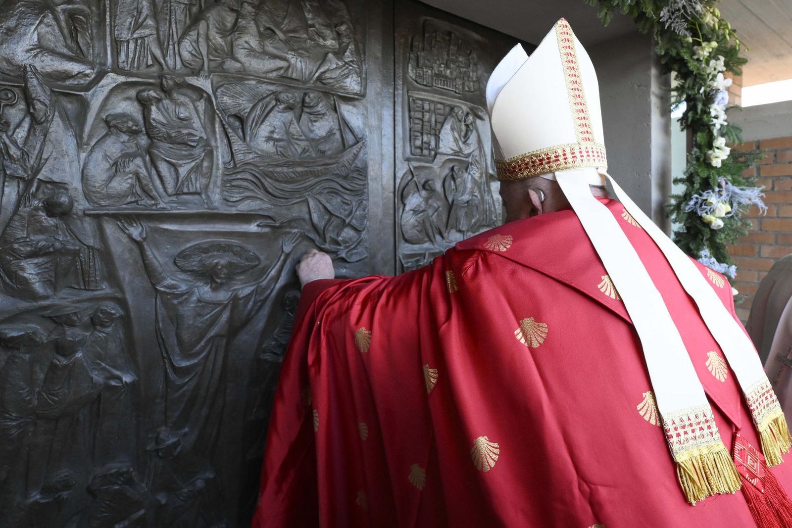 El Papa abre otra Puerta Santa
