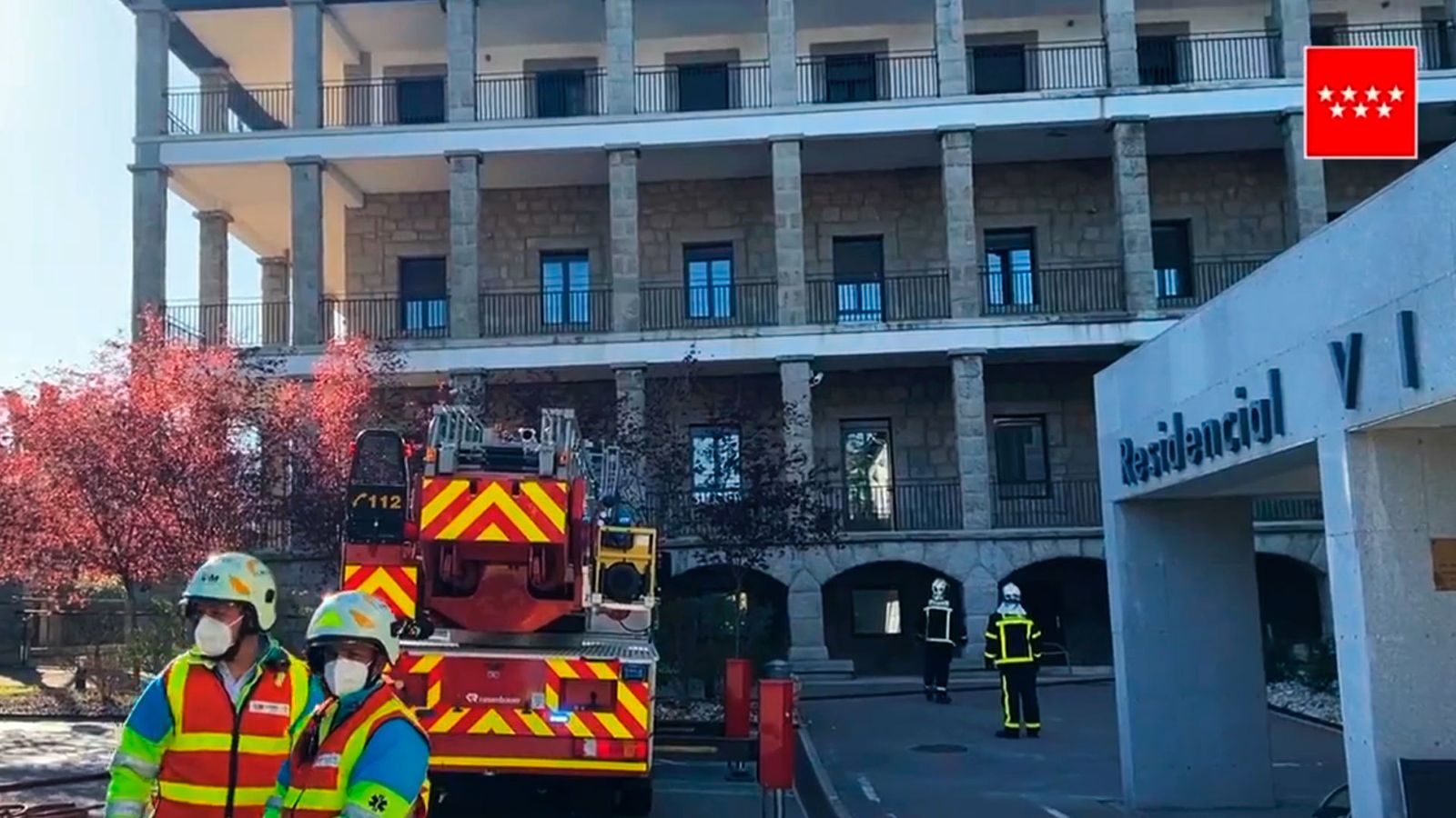 Desalojados por un incendio 130 ancianos de una residencia de Guadarrama