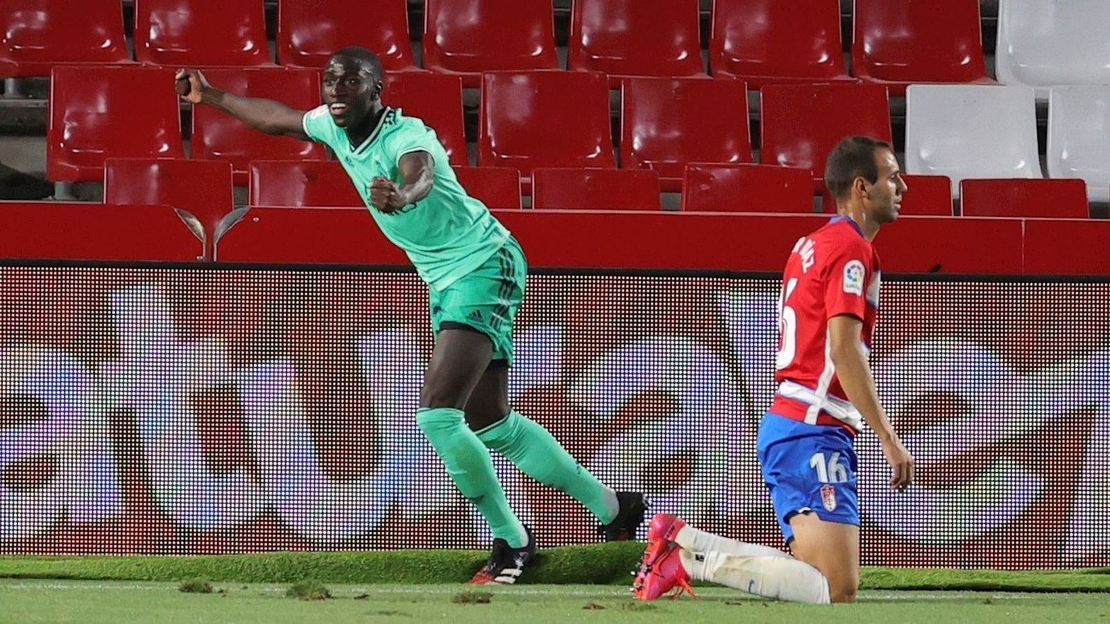 Mendy ante el Granada