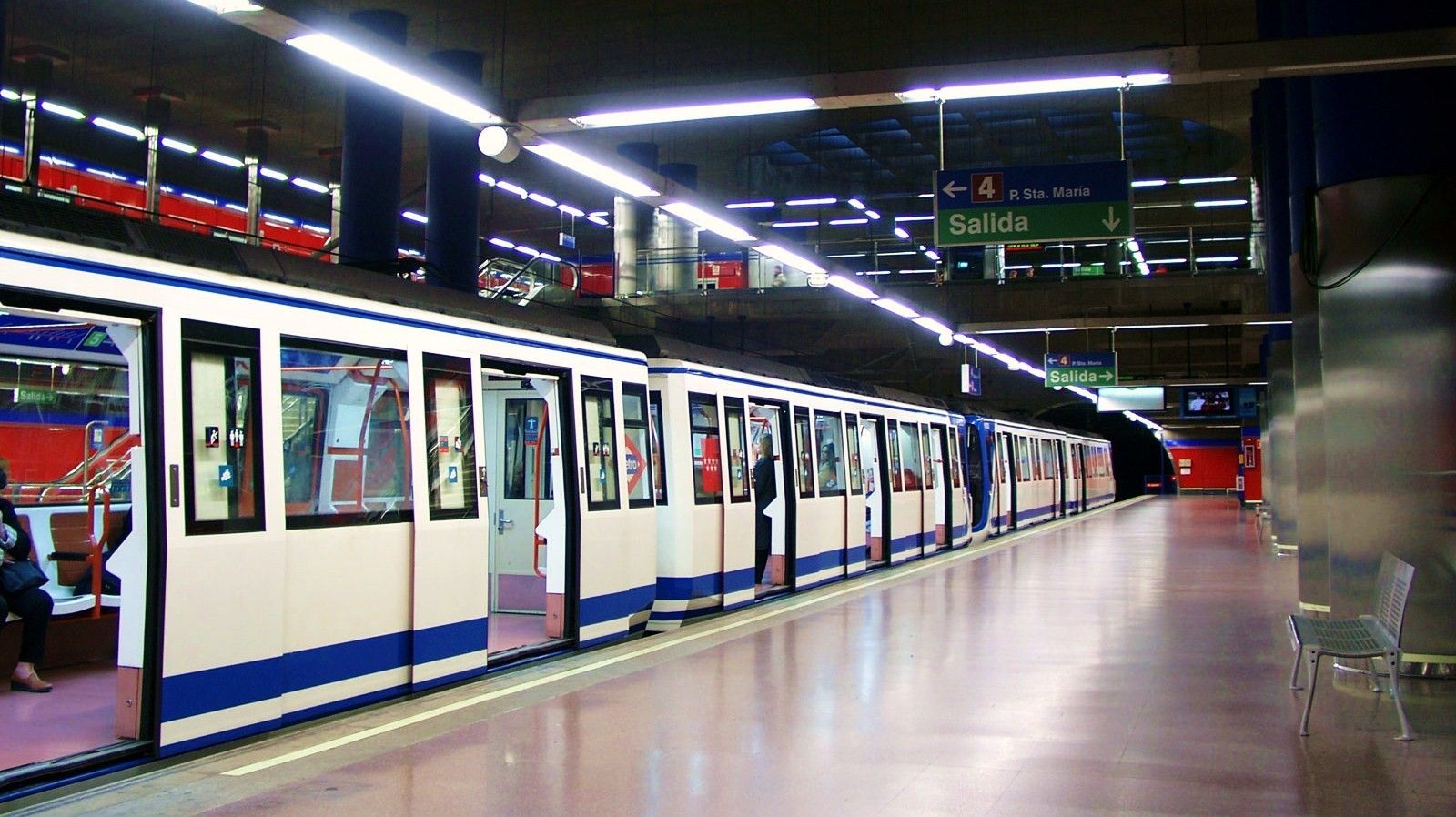 Metro_Madrid_Mar_de_Cristal_station