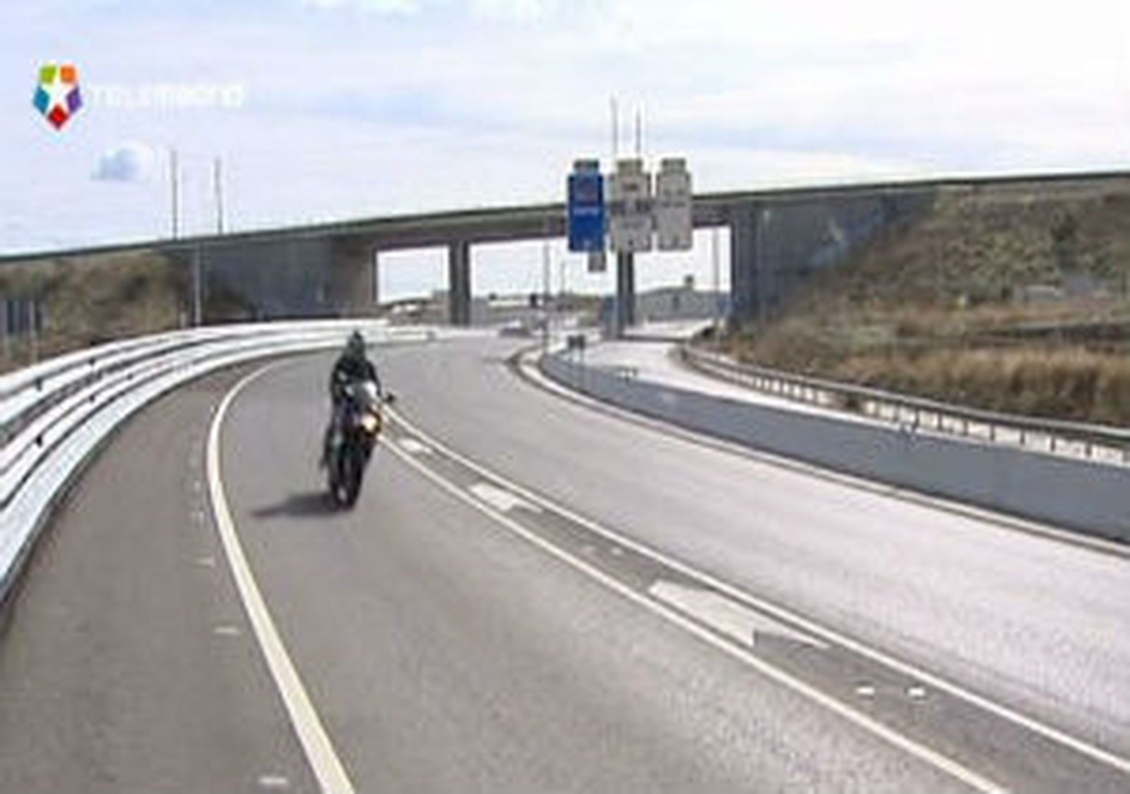 Un ciclista se encuentra grave tras  ser atropellado en una carretera de Loeches