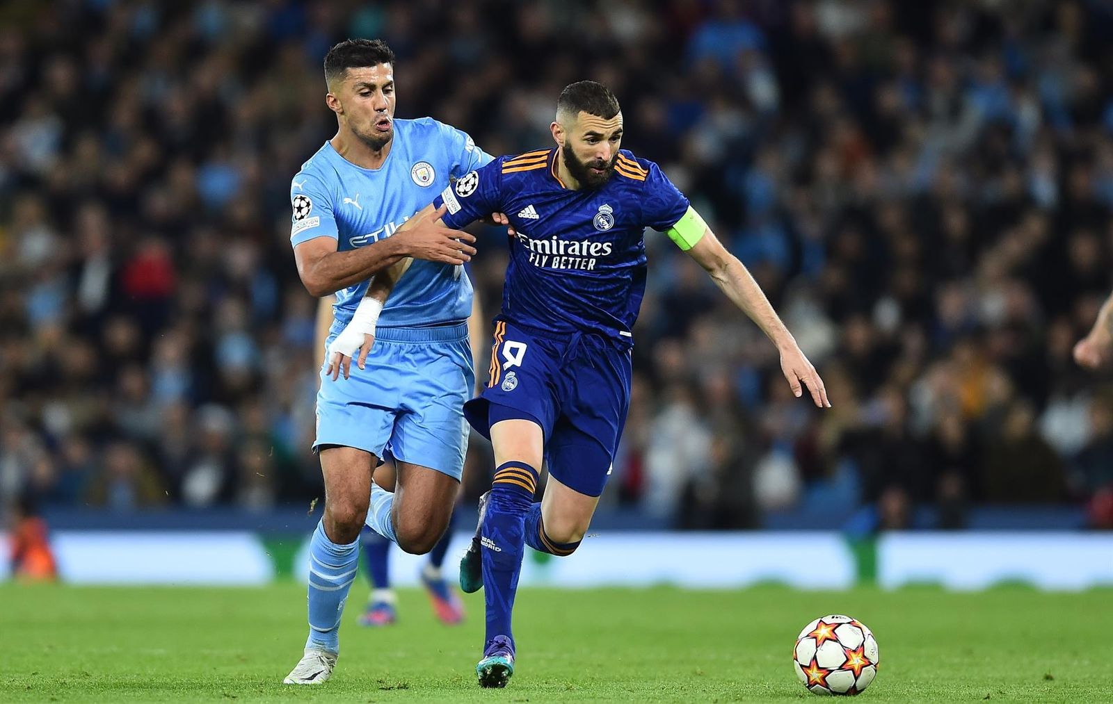 Benzema ante el Manchester City