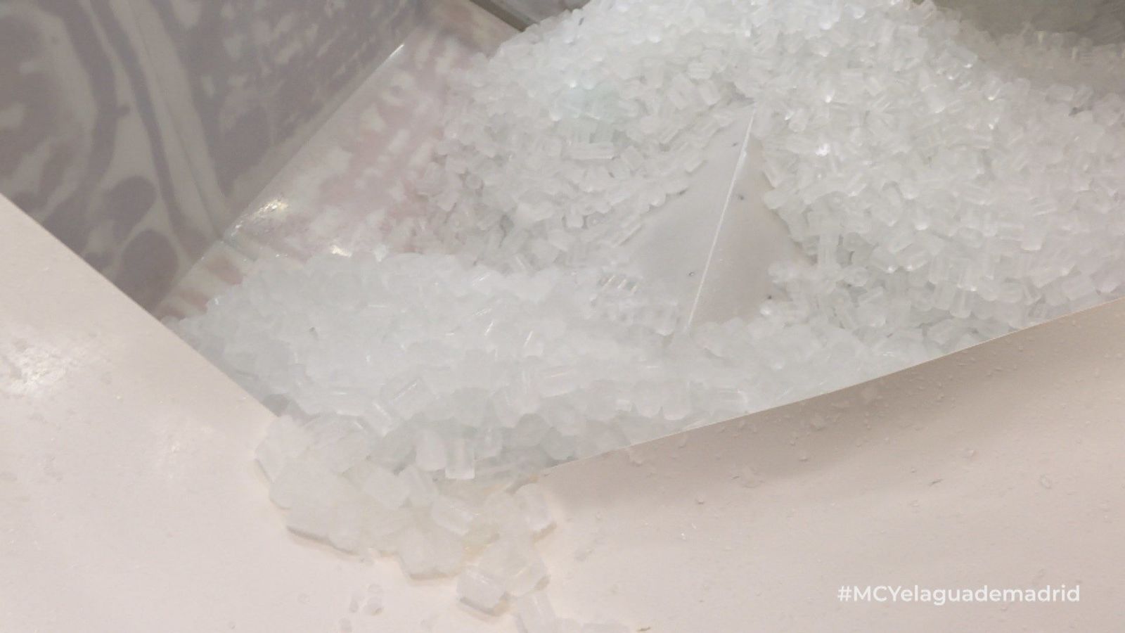 Visitamos la mayor fábrica de hielo de Europa