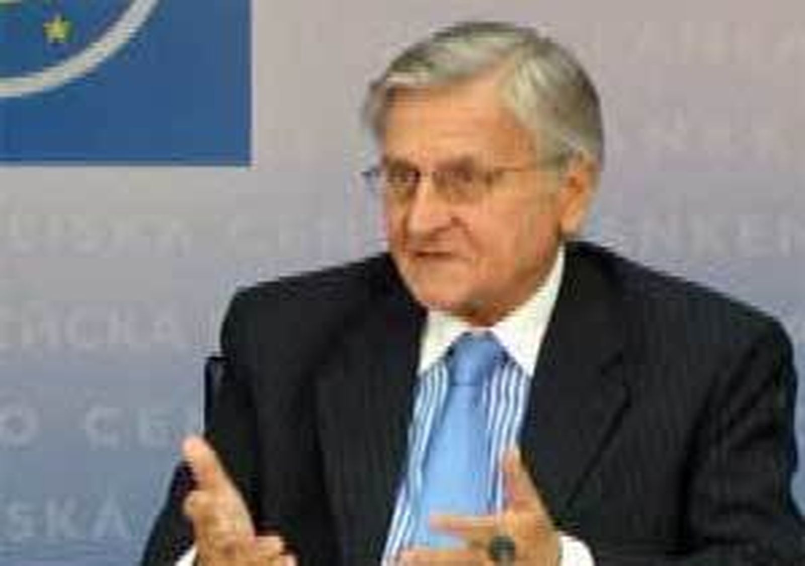 Trichet sugiere el final de las subidas de tipos,  pero deja en el aire la posibilidad de rebajarlos