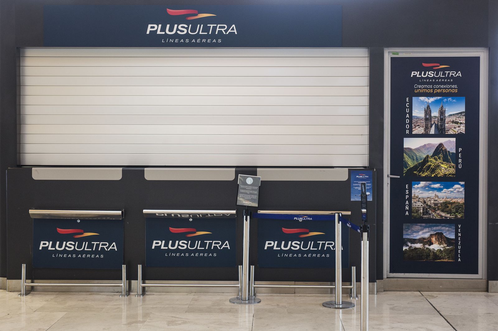 Un stand de la aerolínea Plus Ultra en el aeropuerto de Madrid Barajas