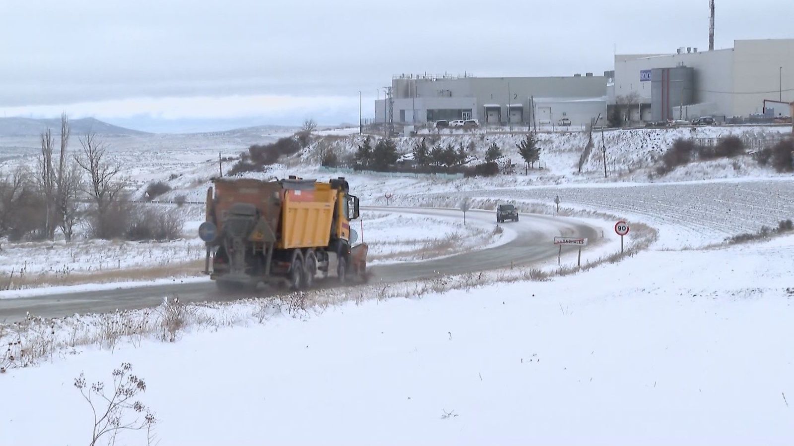 112 carreteras afectadas por la nieve en España, entre ellas la A-6, la A-2, la A-52 y la A-66