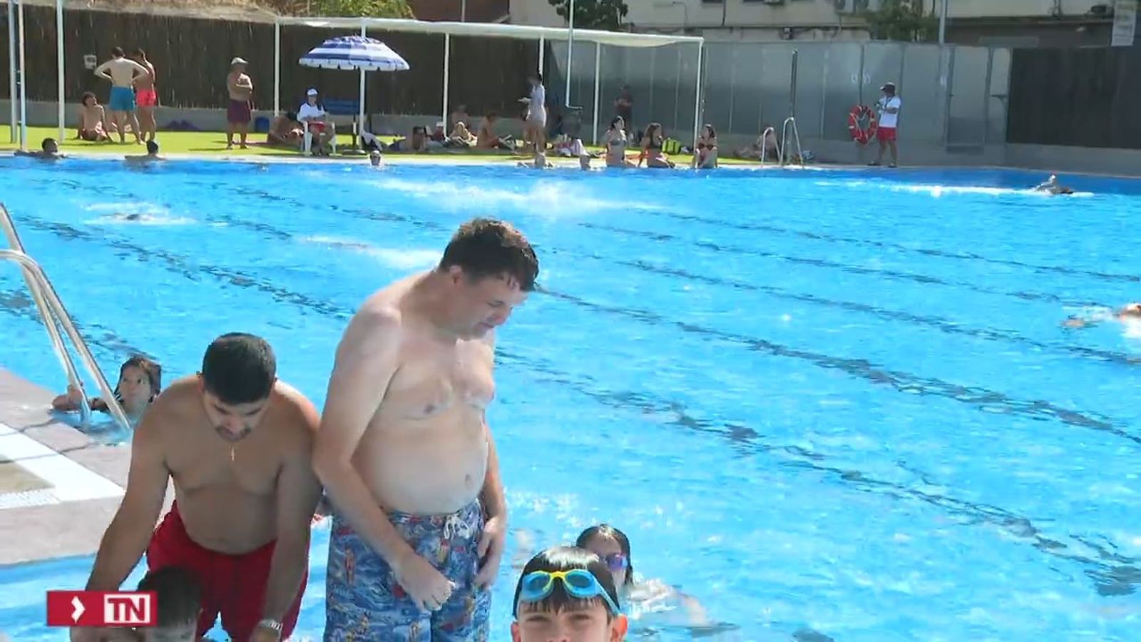 Tetuán inaugura piscina a aire libre en plena ola de calor