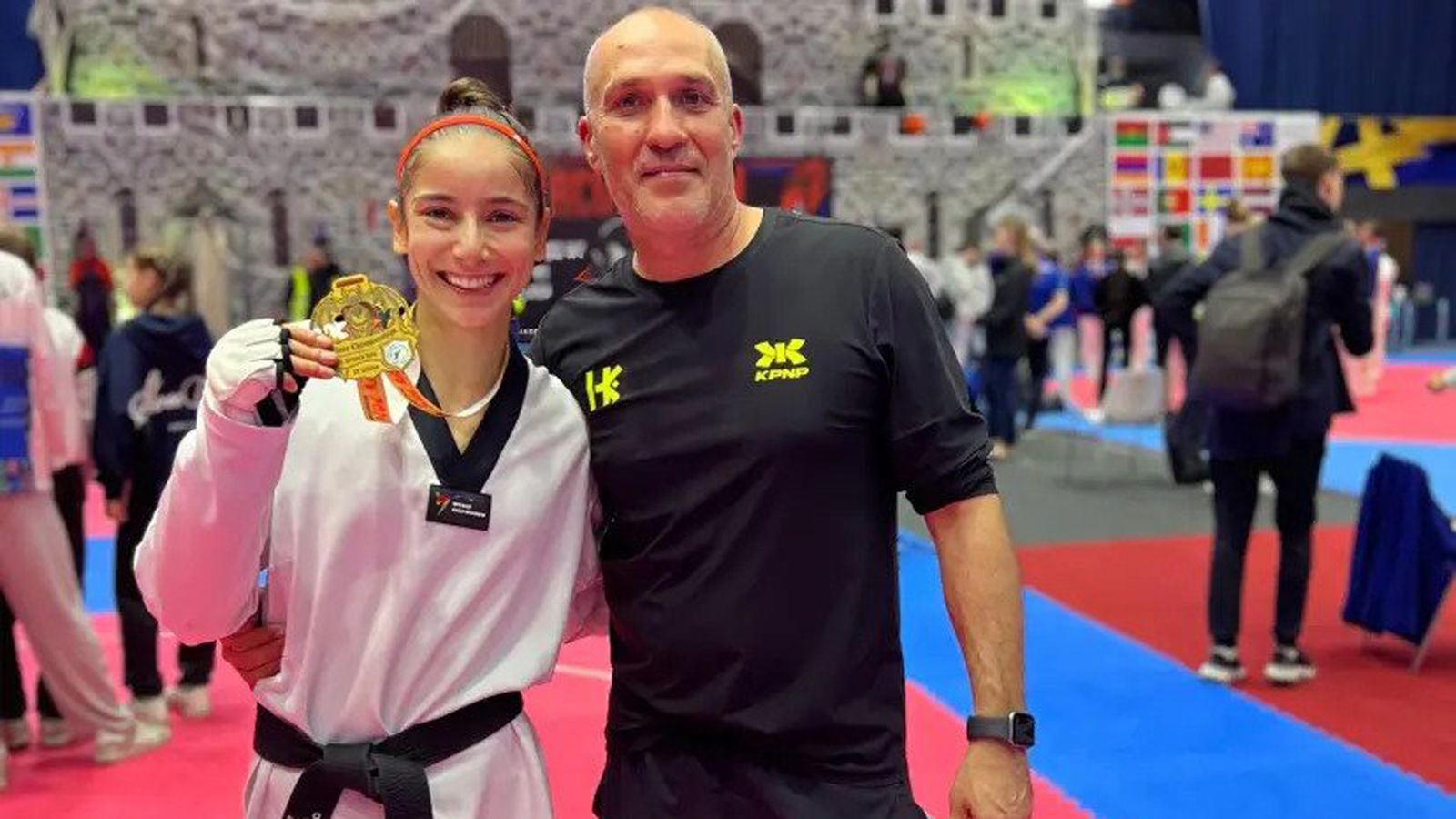 Adriana Cerezo junto a su entrenador