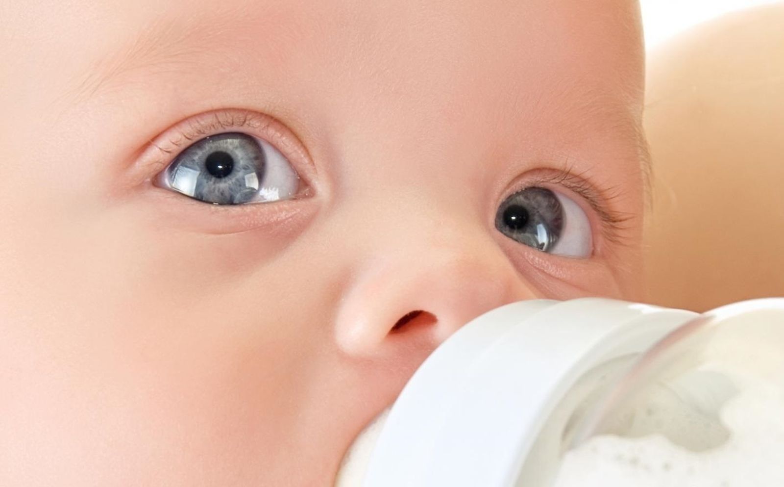 Las madres con VIH recibirán gratis leche de fórmula para prevenir el contagio a sus bebés