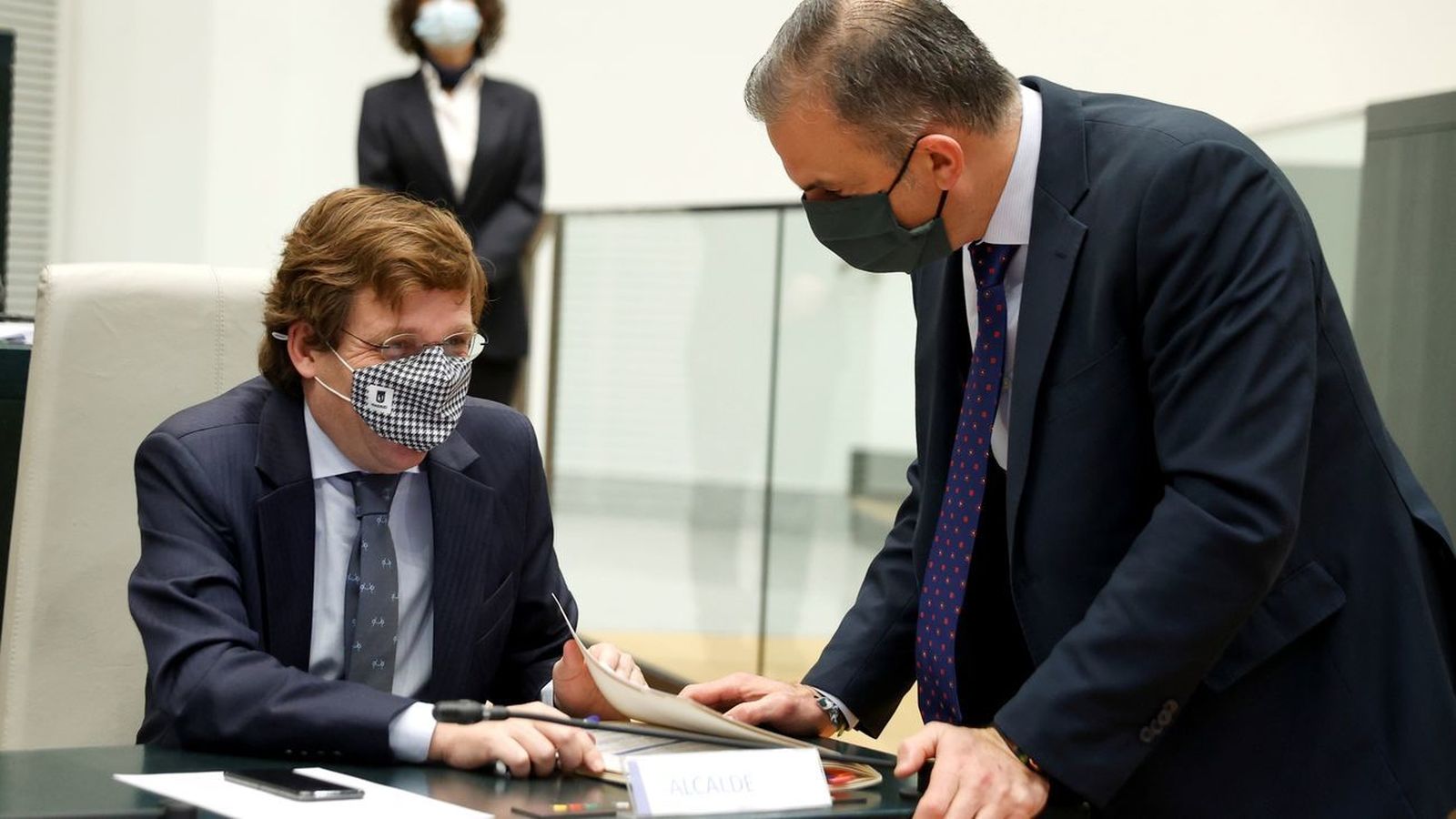 El alcalde de Madrid, José Luis Martínez Almeida, durante un pleno del Ayuntamiento