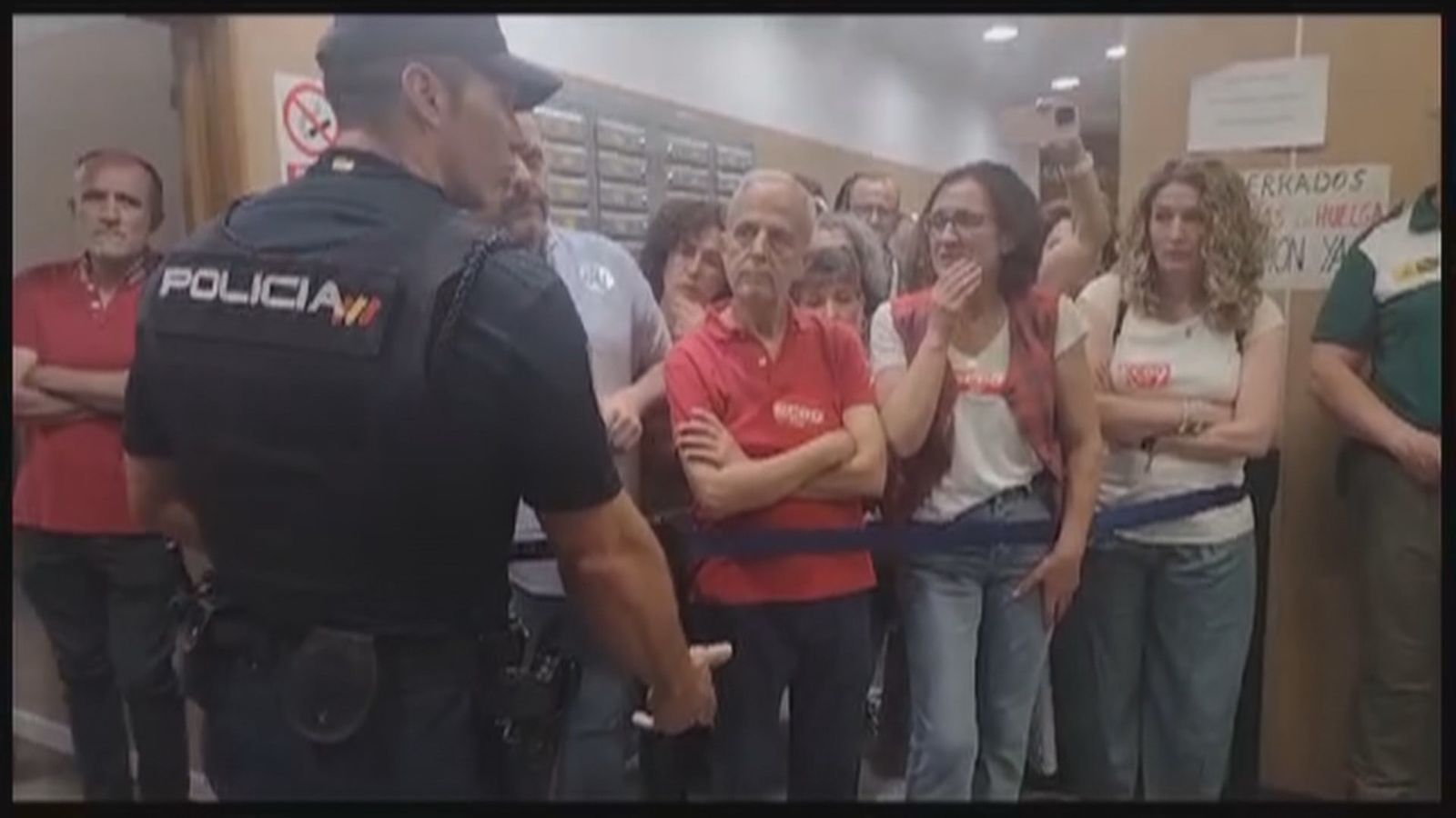 La Policía pone fin al encierro de los funcionarios de Justicia en los Juzgados de plaza de Castilla