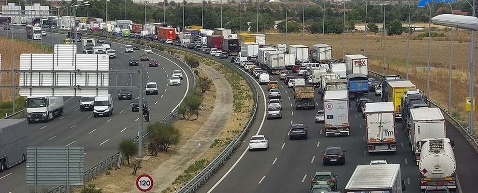 Retenciones en la M-45 por un accidente ocurrido en el término de San Fernando de Henares
