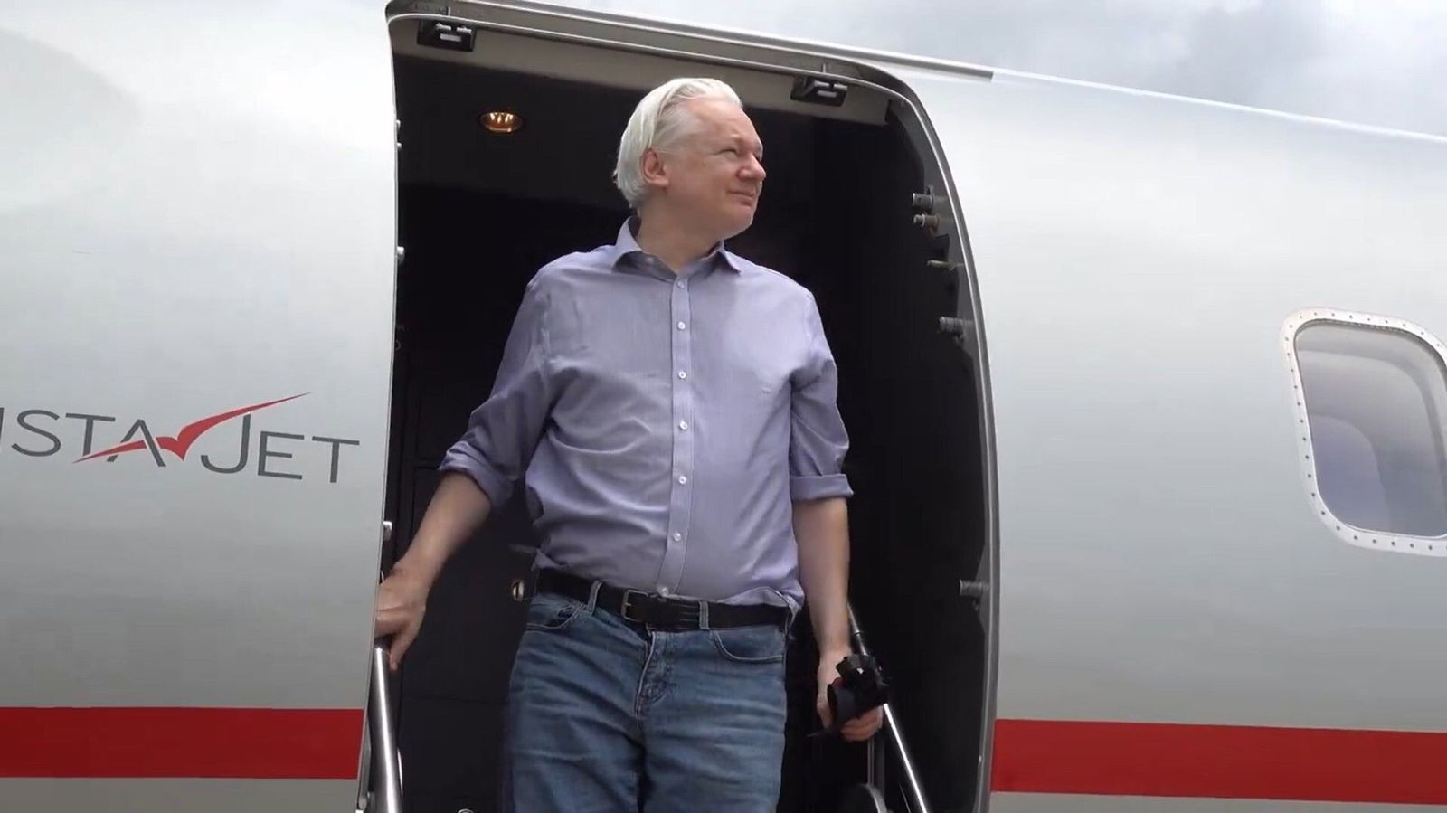 Assange, libre tras reconocerse culpable de filtrar más de 700.000 documentos secretos