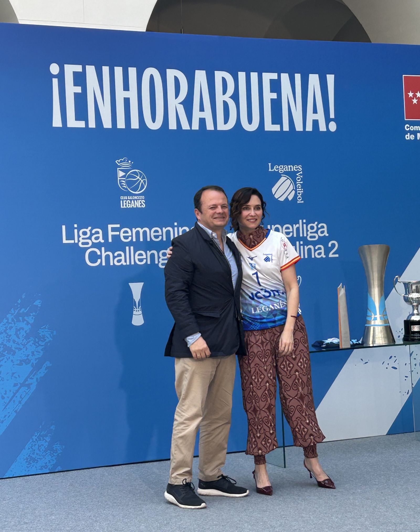 Ayuso con el presidente del Voleibol Leganés