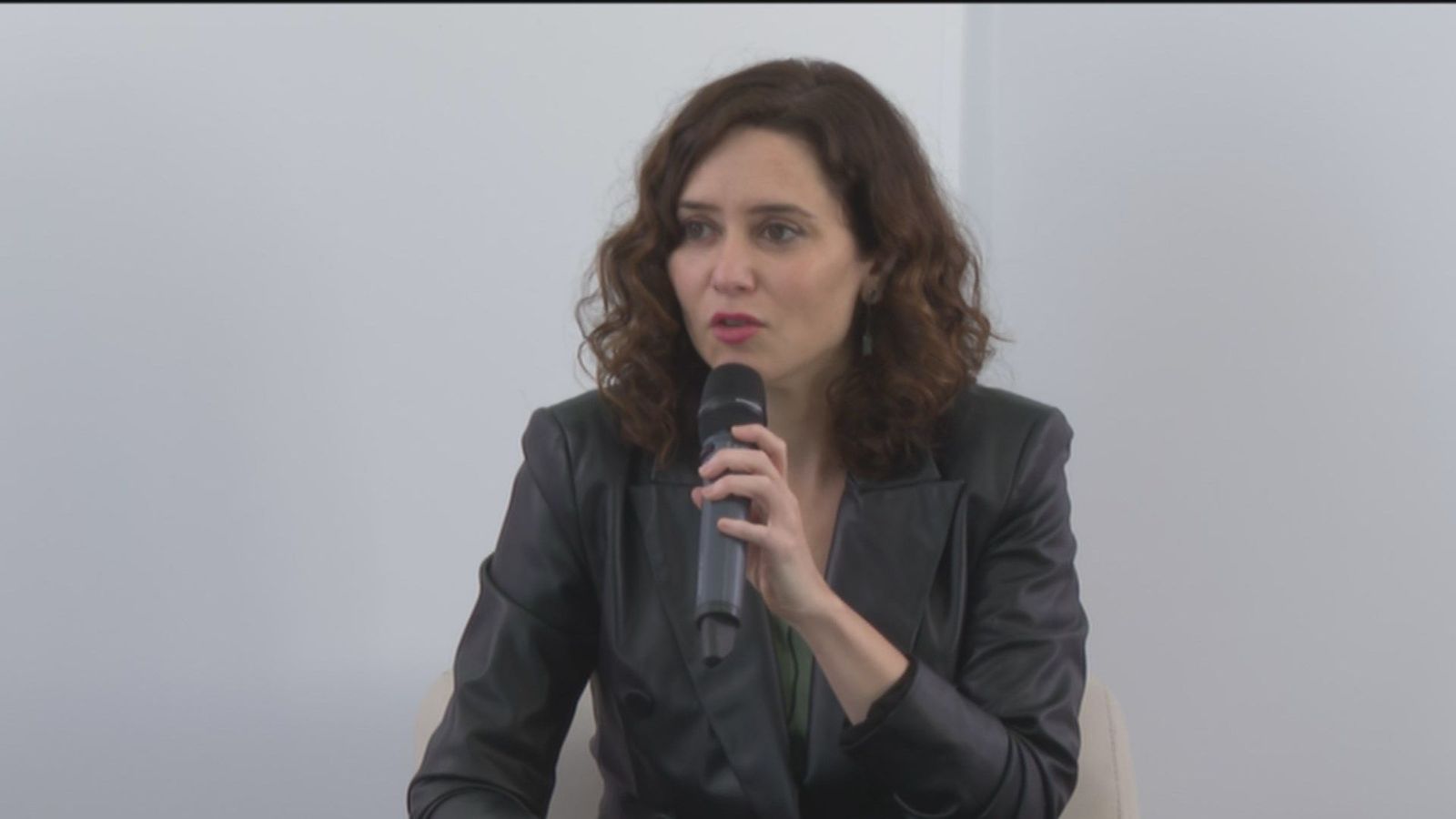 Ayuso: "Este Gobierno no entiende que la empresa es libre e irá donde sea bien tratada y respetada"