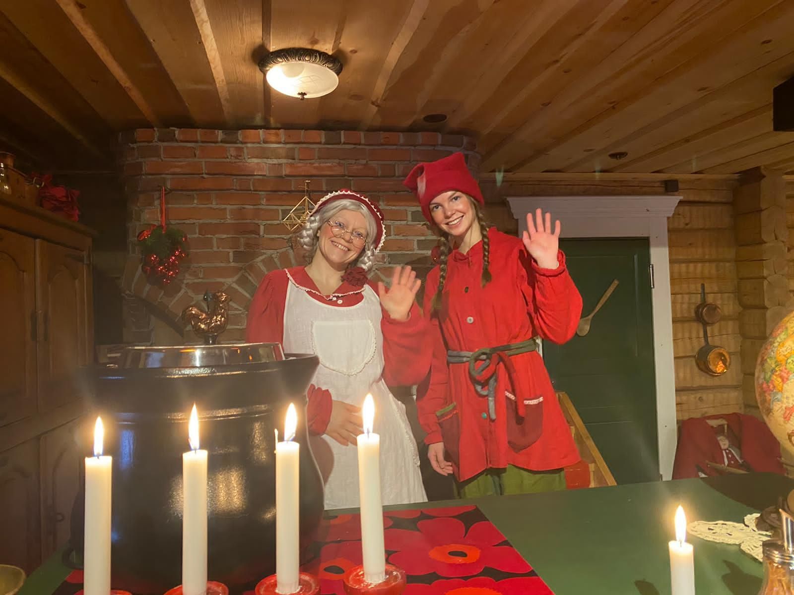 Mamá Noel y una de sus elfas