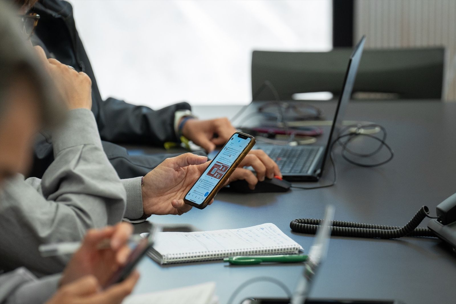 Desarticulan una red que estafó un millón de euros con SMS que simulaban ser de bancos