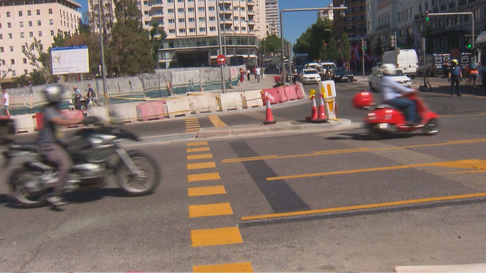 Las obras dejan sin paso de peatones la Plaza de España