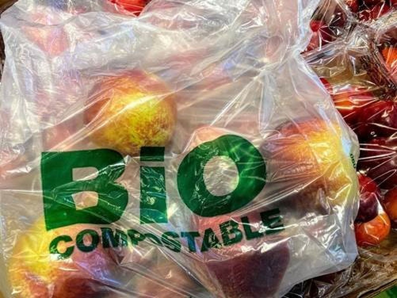 Una bolsa de plástico compostable de las usadas en supermercados