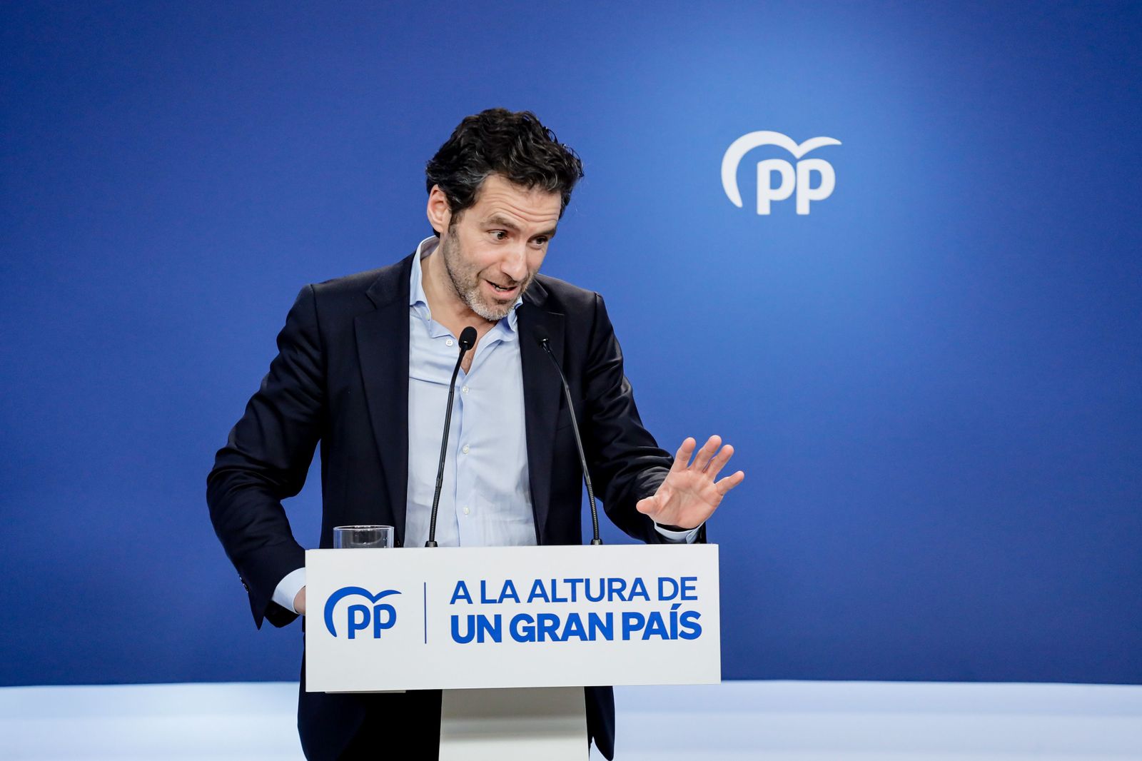Sémper llama "irresponsable" a Gallardo y dice que tanto Castilla y León como España necesitan gobiernos que no generen "incendios"