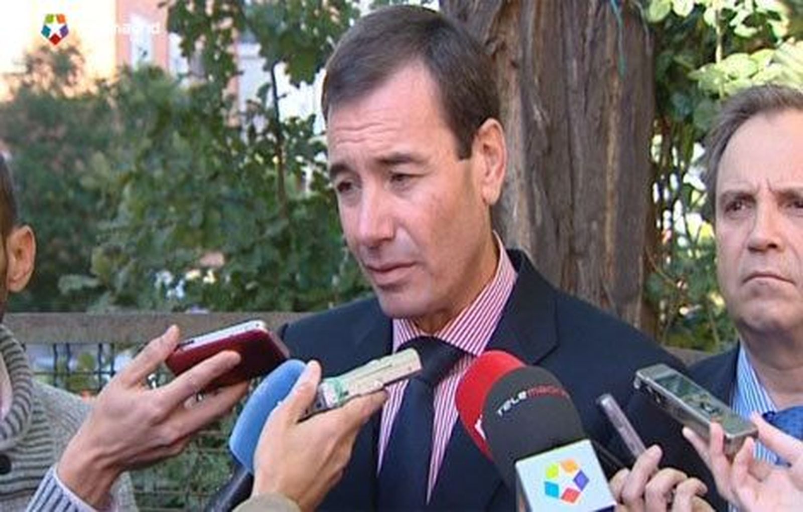 Gómez dice que se recortan los impuestos a Emilio Botín pero no a los pensionistas