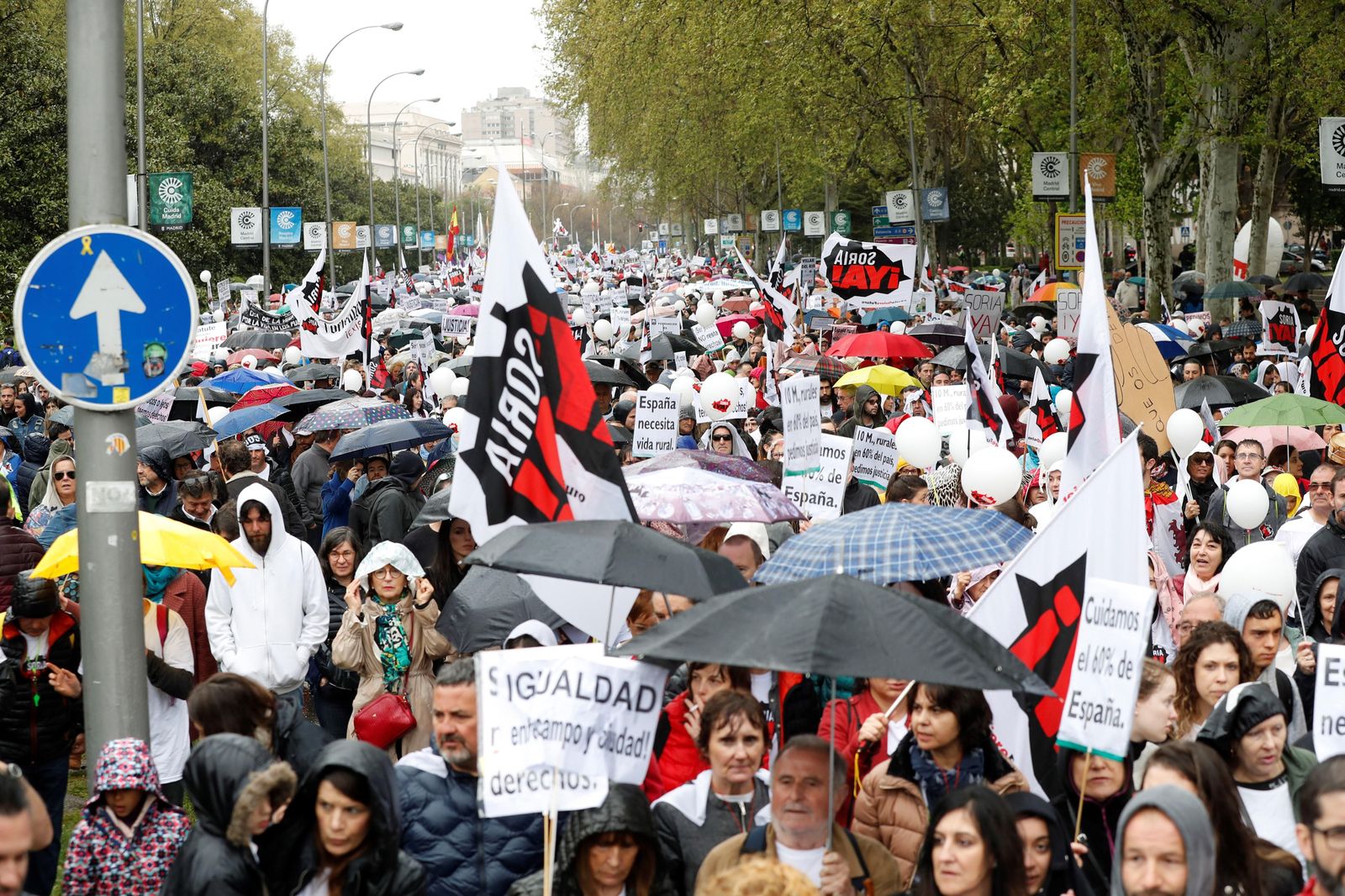 Políticos de todos los partidos se suman a la marcha en defensa del mundo rural