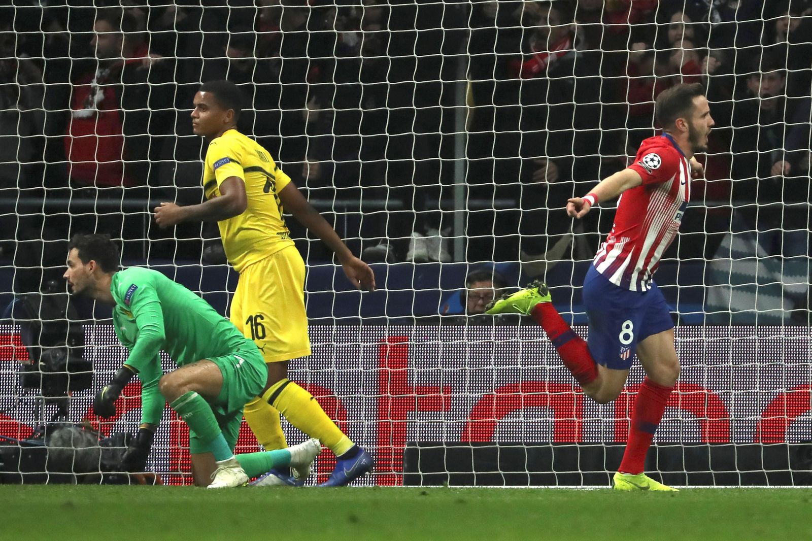 Saúl ante el Borussia Dortmund