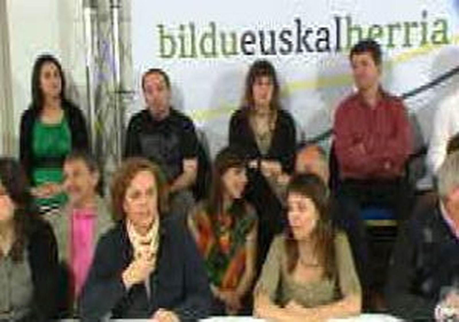 Bildu presenta unas 300 listas que "cumplirán con la ley"