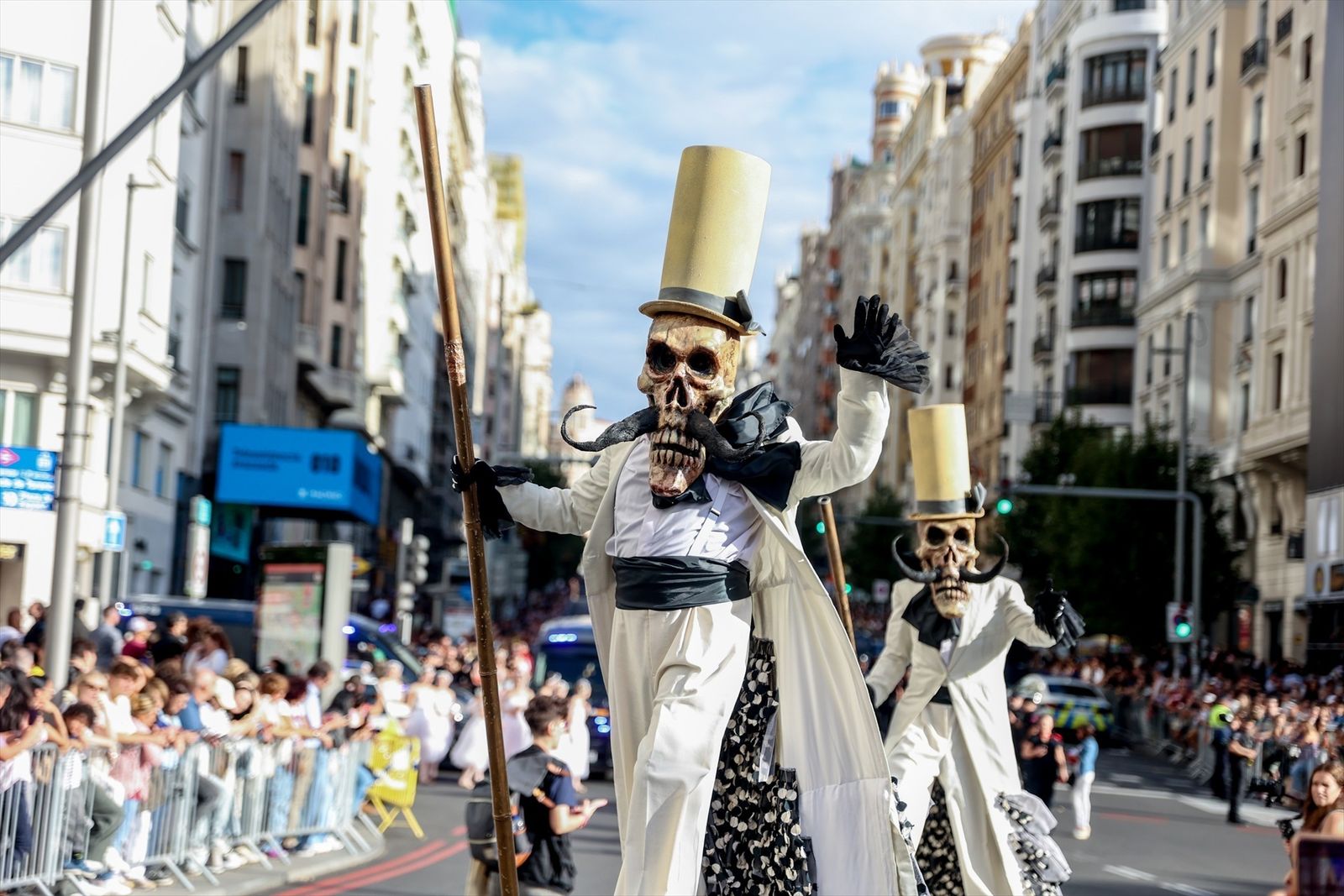 Fotogaleria: El desfile de la Hispanidad llena de color la Gran Vía