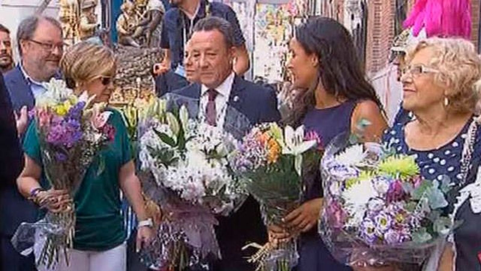 Ofrenda floral en honor a la Virgen de La Paloma