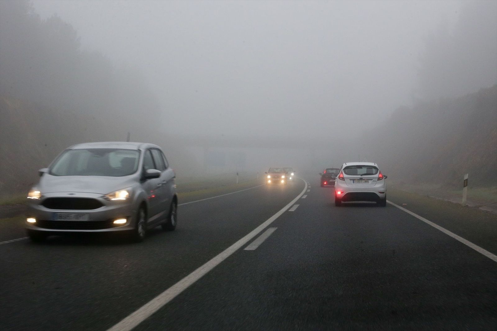 Arranca la Operación Salida del Puente de la Inmaculada con niebla en la A-6 y A-1