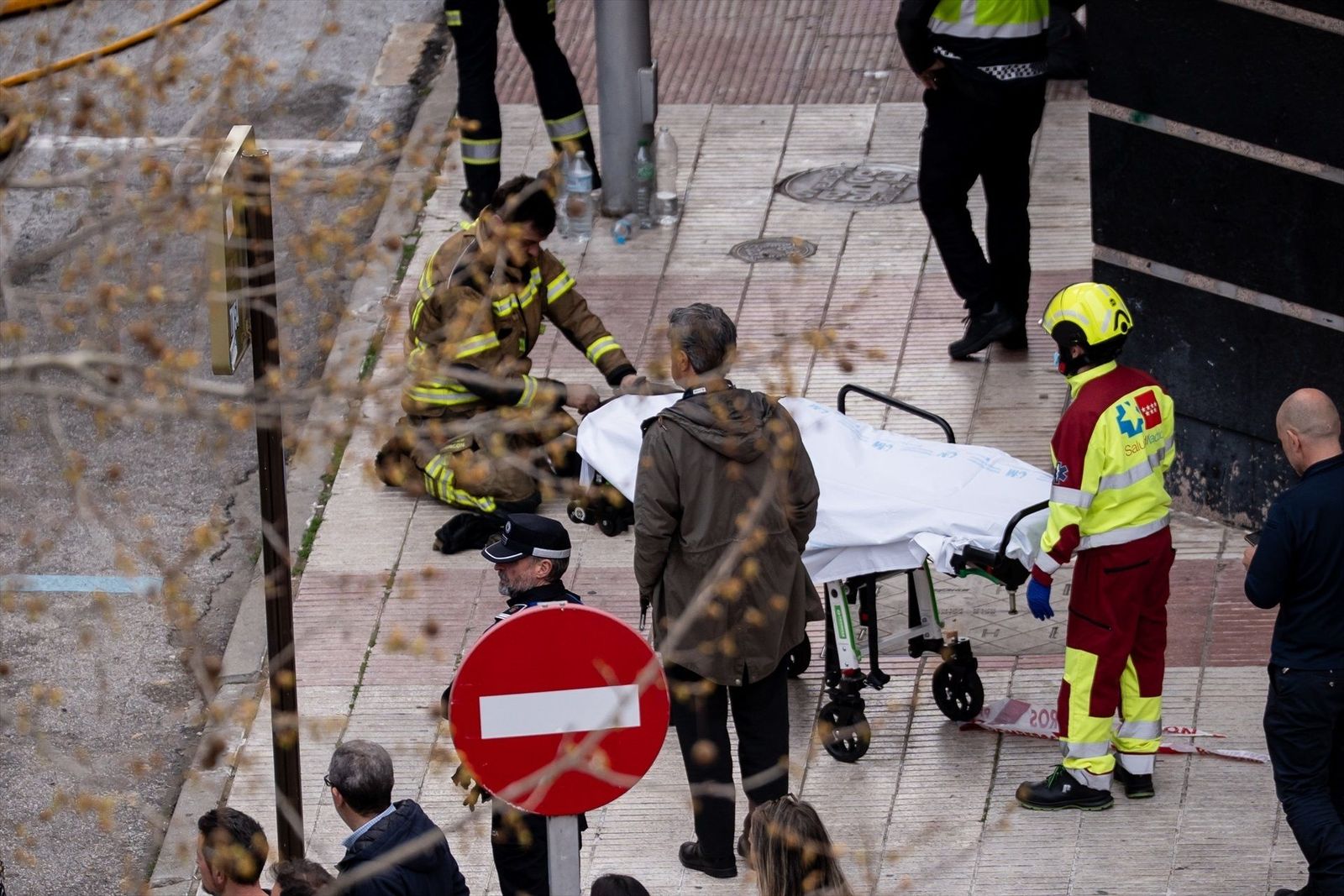 Sergio y Jesús, los dos jóvenes bomberos muertos en el incendio de un garaje en Alcorcón