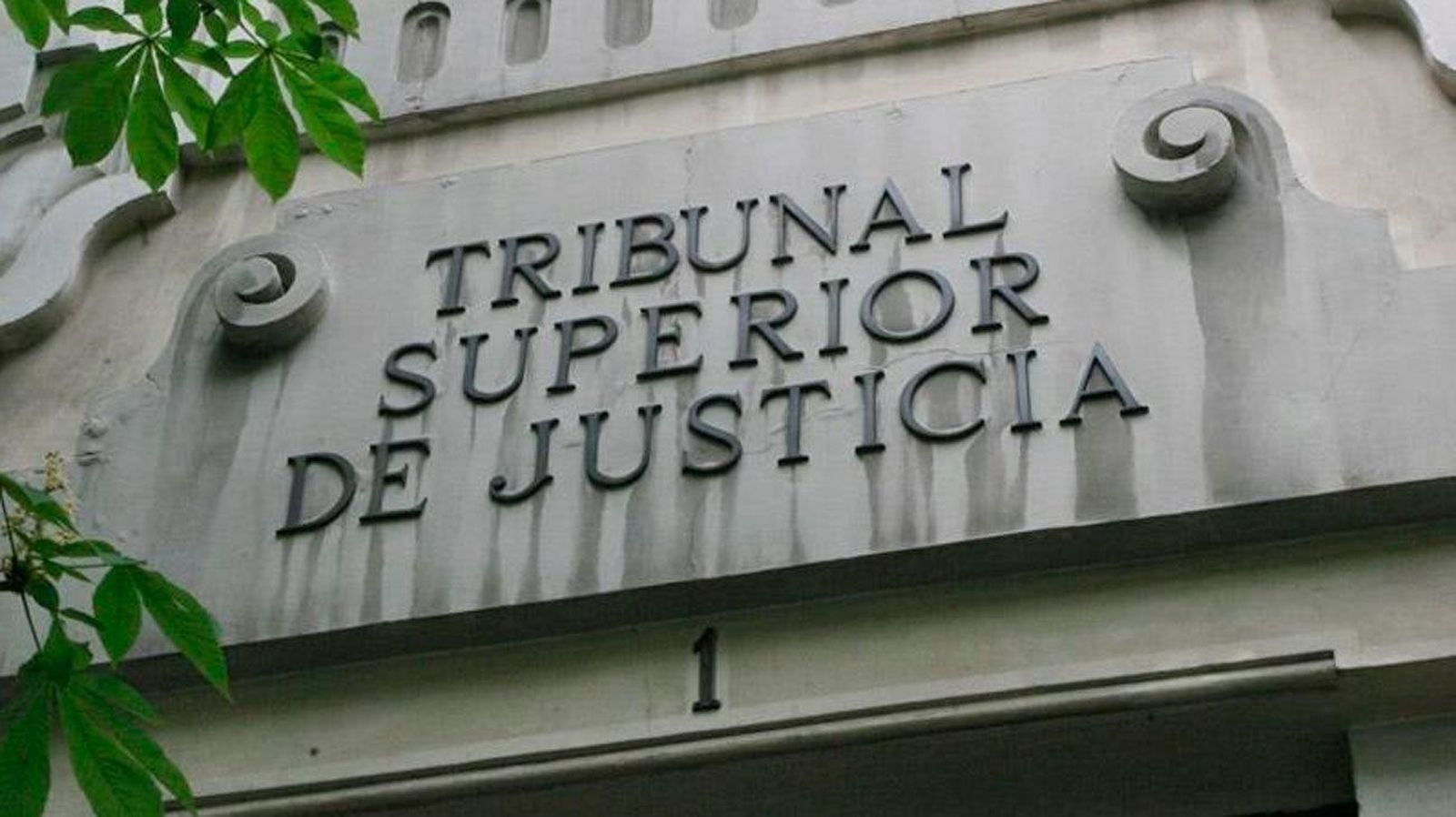 La pareja de Ayuso ratifica su querella por presunta revelación de secretos