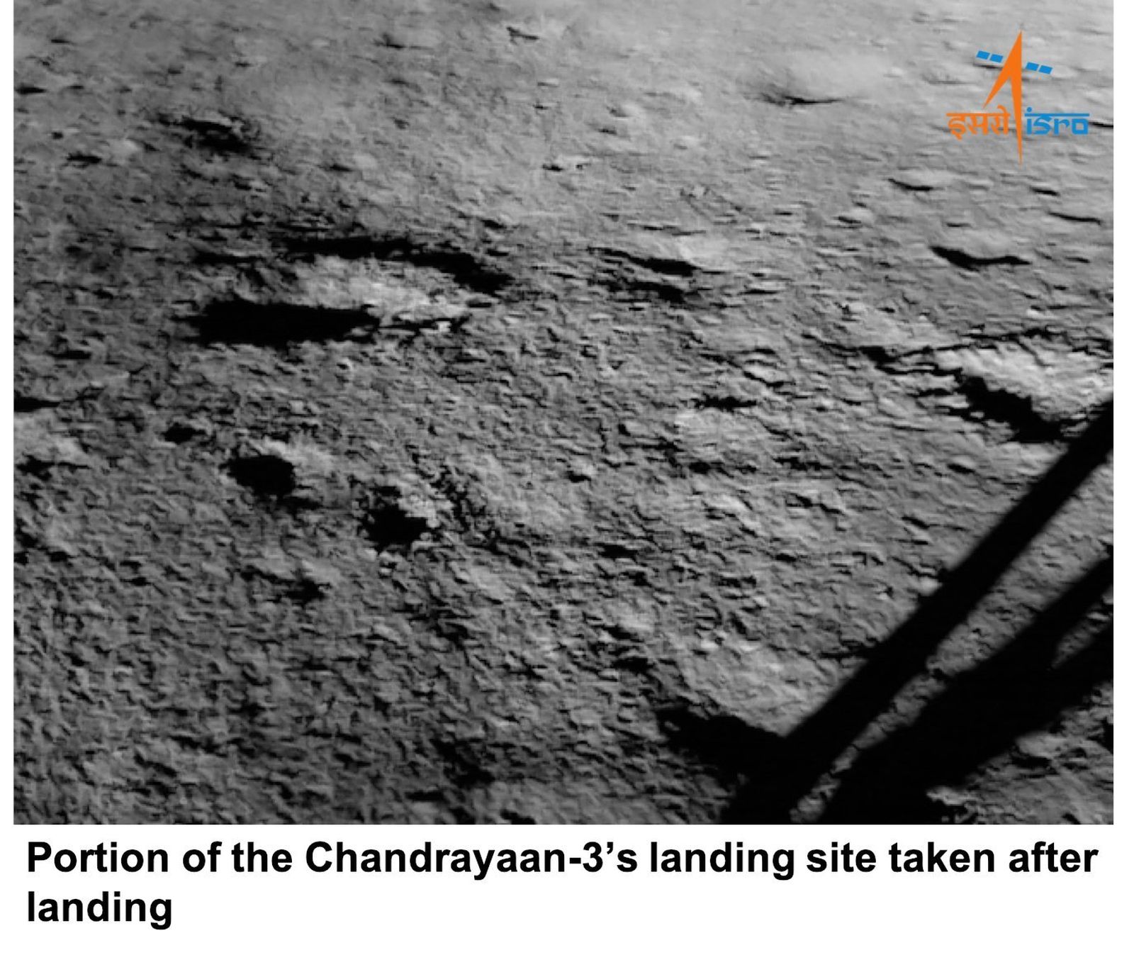 Imagen enviada por la sonda india Chandrayaan-3 desde el polo sur tras alunizar