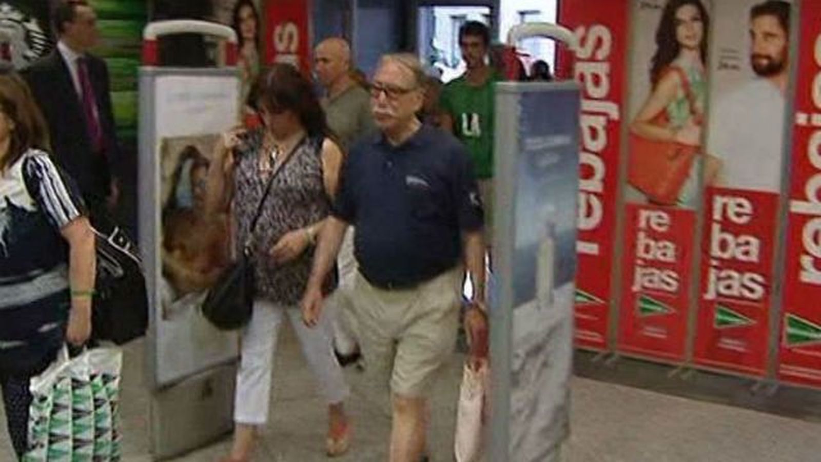 La confianza de los consumidores sube en junio por cuarto mes consecutivo