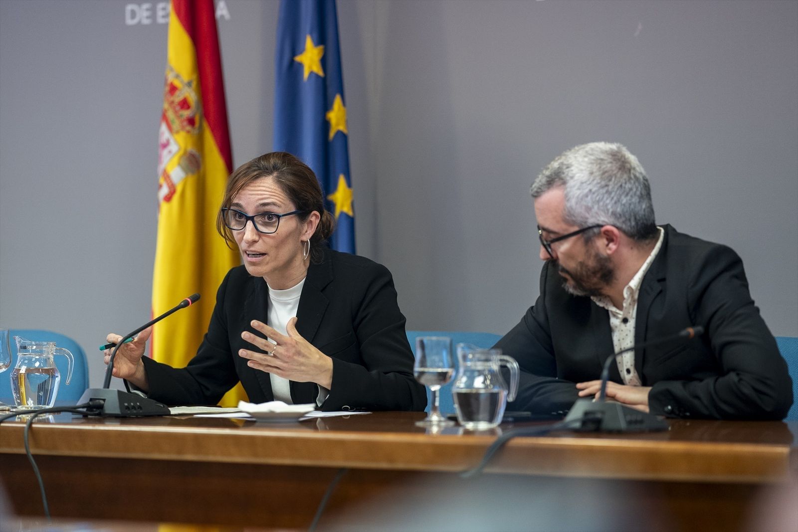 La ministra de Sanidad, Mónica García y el Secretario de Estado de Sanidad, Javier Padilla