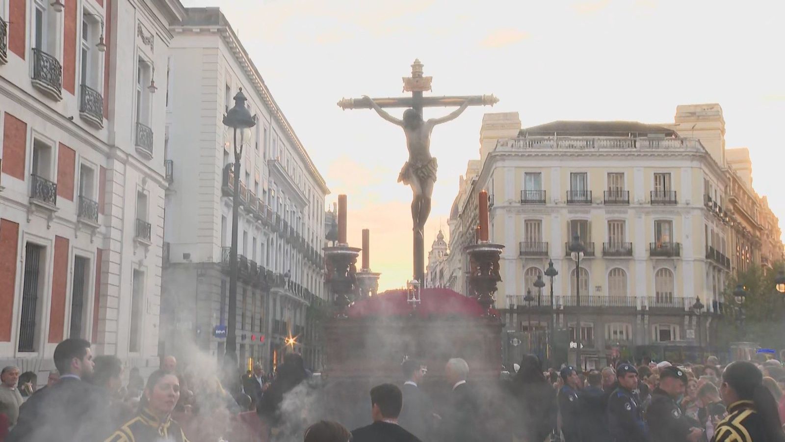 Las procesiones del Domingo de Ramos desafían a la lluvia en Madrid