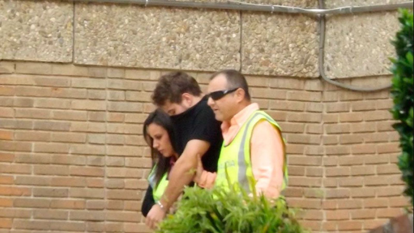 Un vecino llevó a la urbanización al asesino de Pioz el día de los crimenes