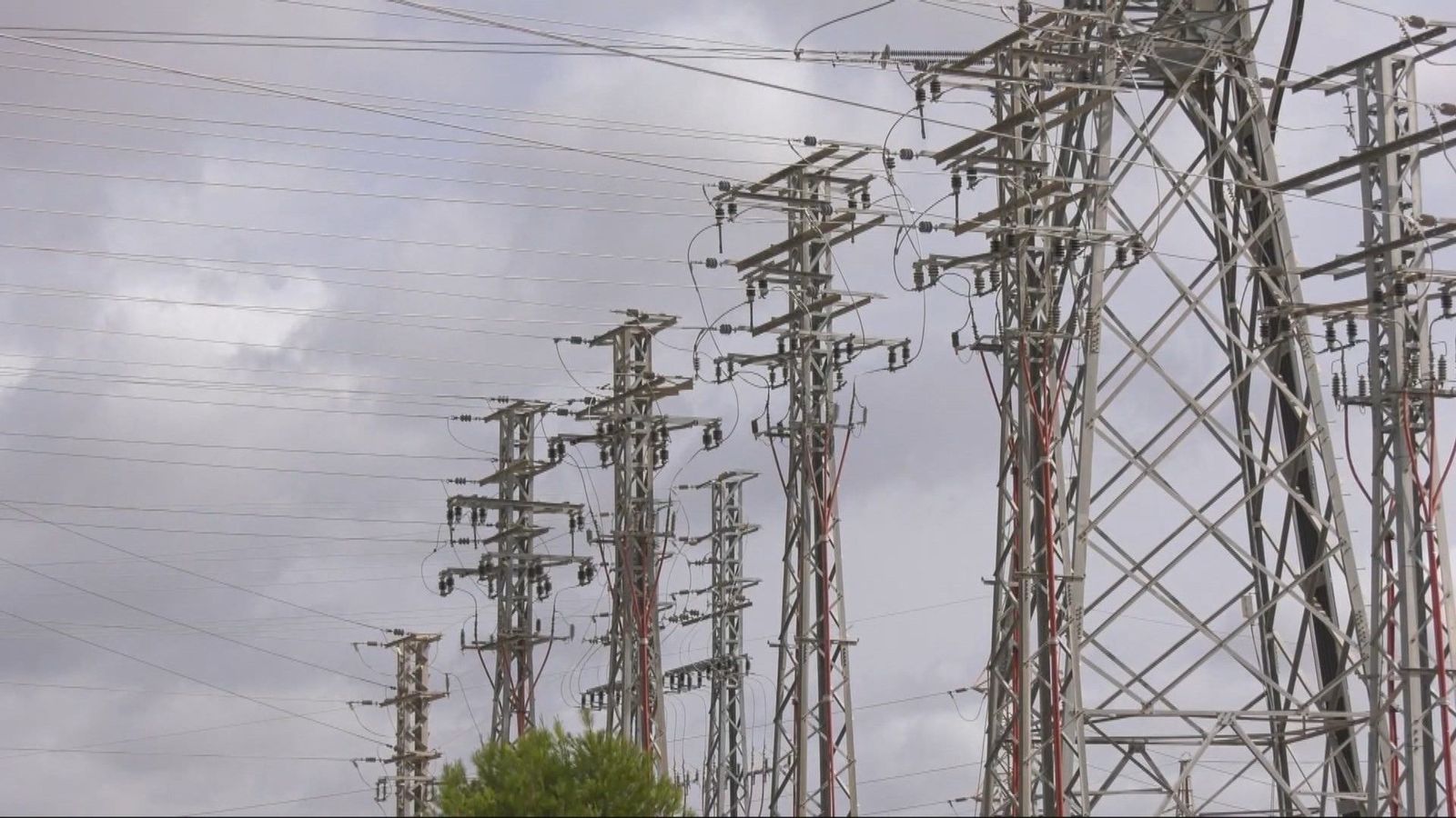 Red Eléctrica alerta al Gobierno y a la CNMC de "variaciones bruscas de tensión" en el sistema eléctrico
