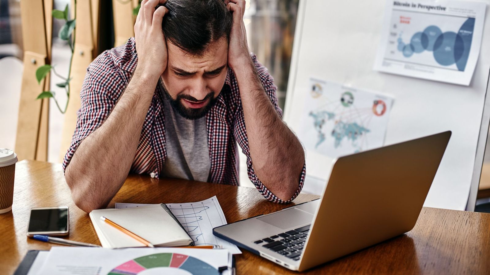 180 estafados por el cierre inesperado de una empresa de cursos presenciales y online